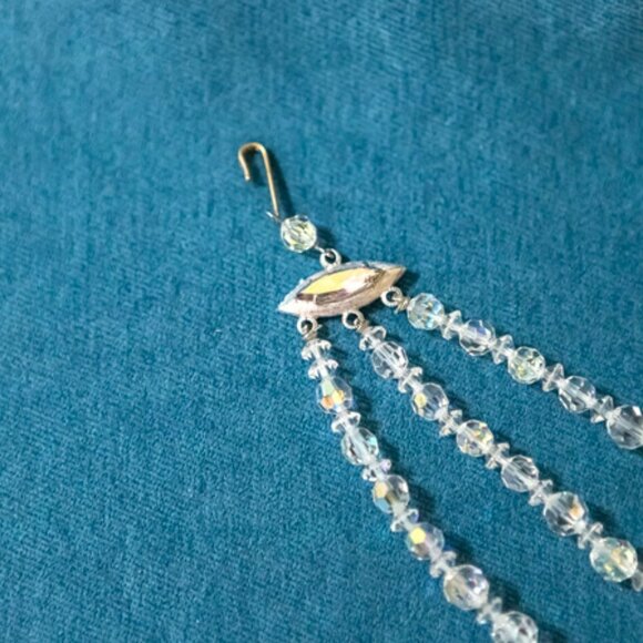 STUNNING Vintage Triple Strand Faceted Crystal Necklace 1950s Aurora Bor… - Picture 3 of 5
